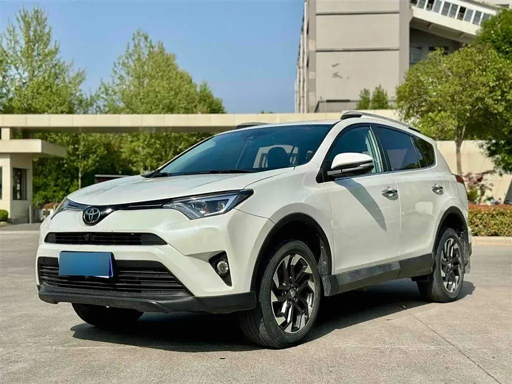 2018 Toyota RAV4 2.5L 180HP L4 6AT