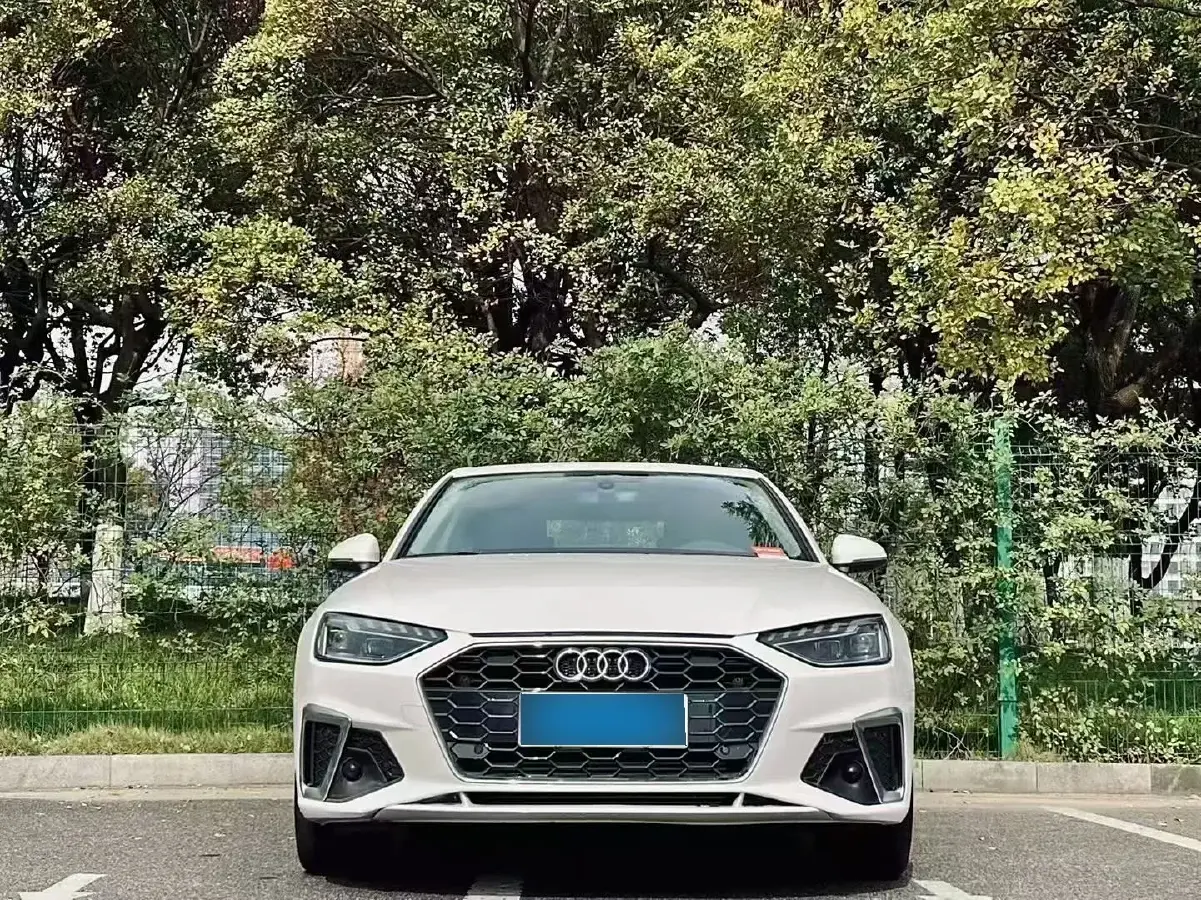 2022 Audi A4L 2.0T 190HP L4 7DCT