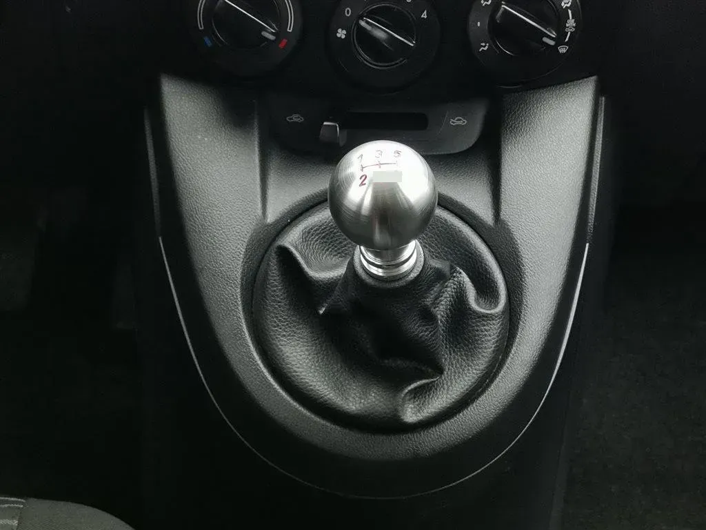 2011 Mazda 2 1.5L 103HP L4 5MT,autocango,china used car exporter,china ev exporter,chinese used car exporter,chinese used ev exporter