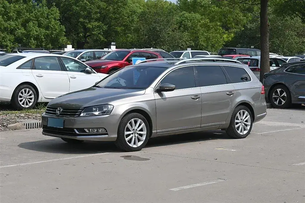 2012 Volkswagen Magotan 2.0T 211HP L4 6DCT
