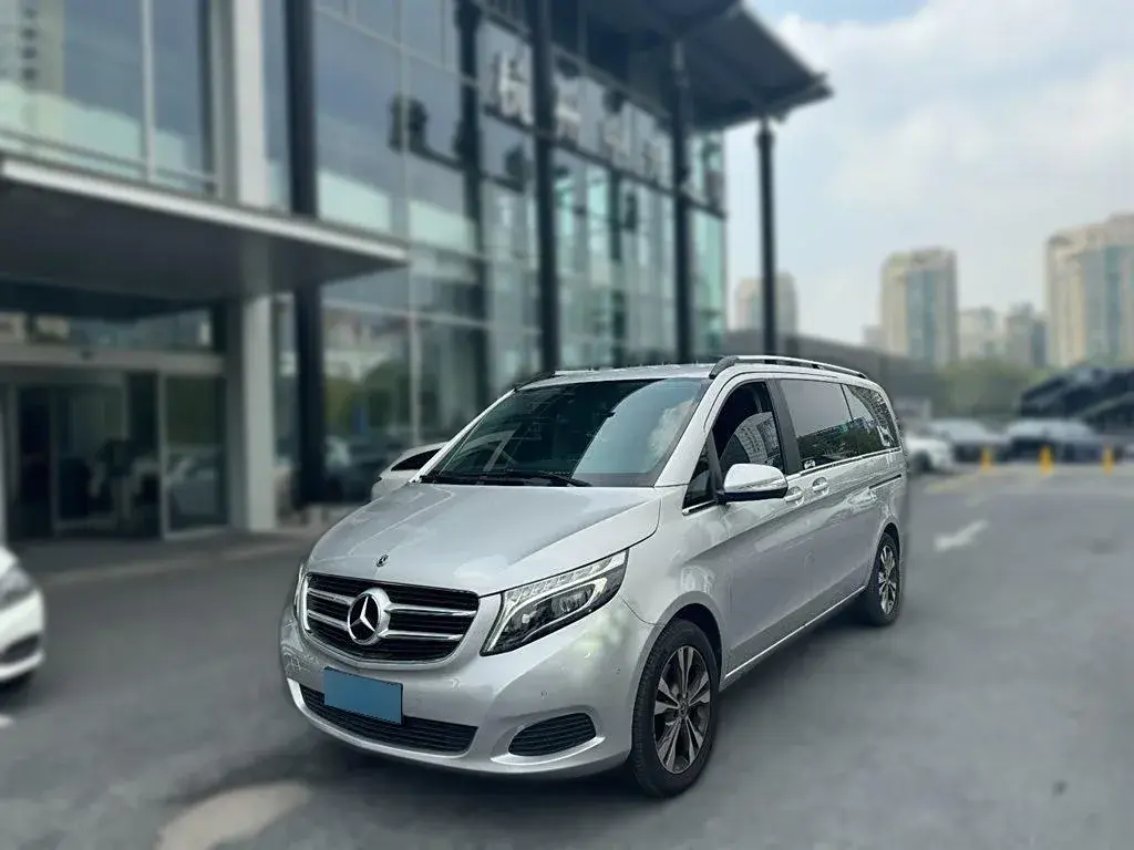 2018 Mercedes-Benz V Class 2.0T 211HP L4 7AT