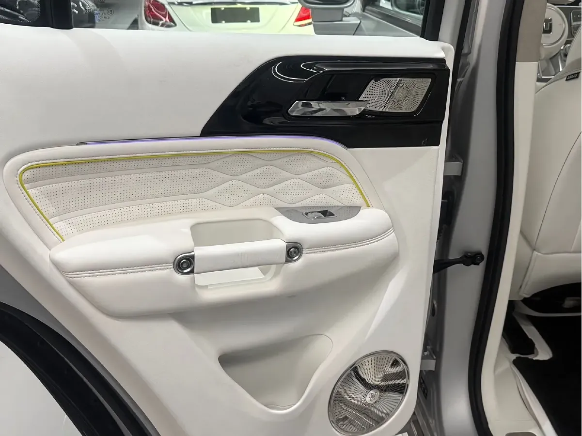 2021 Cyberspace 300 2.0T 227HP L4 8AT,autocango,china used car exporter,china ev exporter,chinese used car exporter,chinese used ev exporter