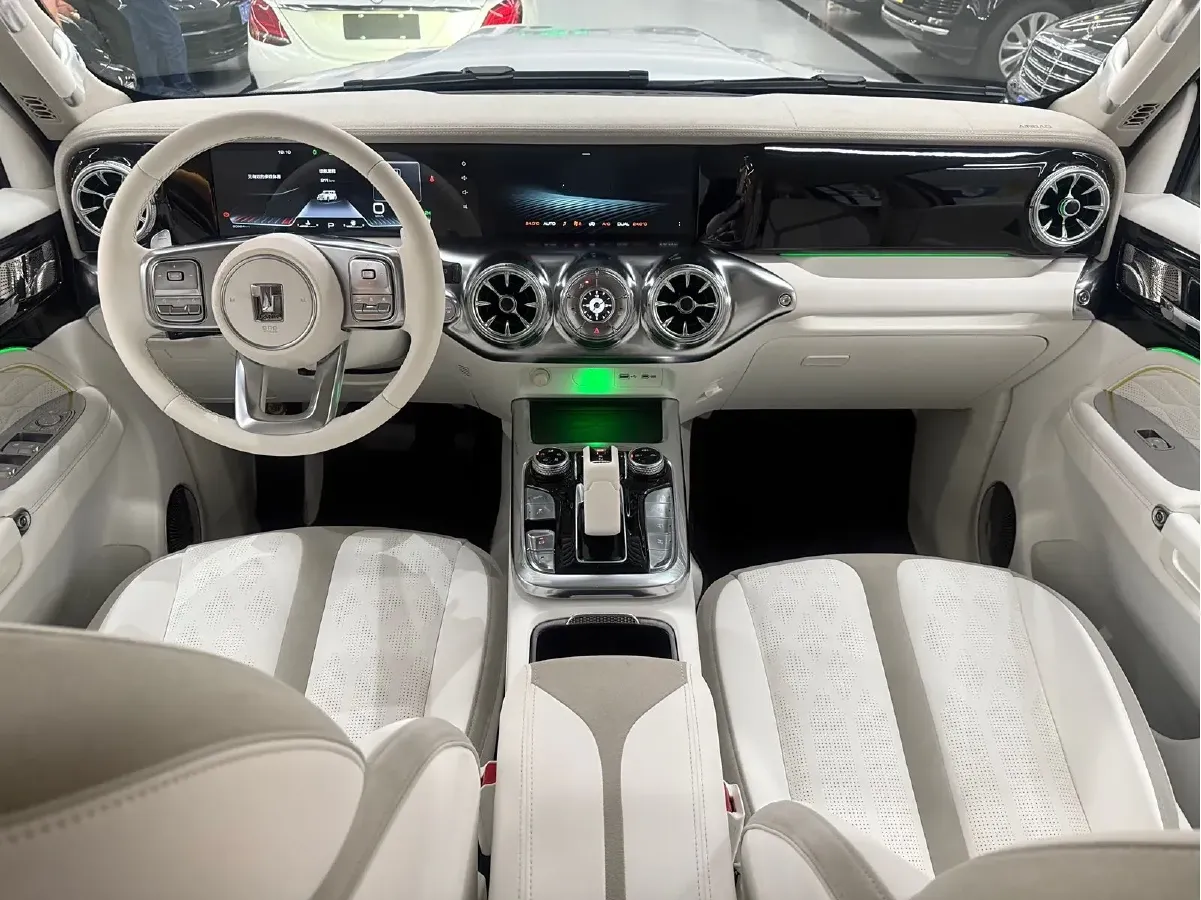 2021 Cyberspace 300 2.0T 227HP L4 8AT,autocango,china used car exporter,china ev exporter,chinese used car exporter,chinese used ev exporter