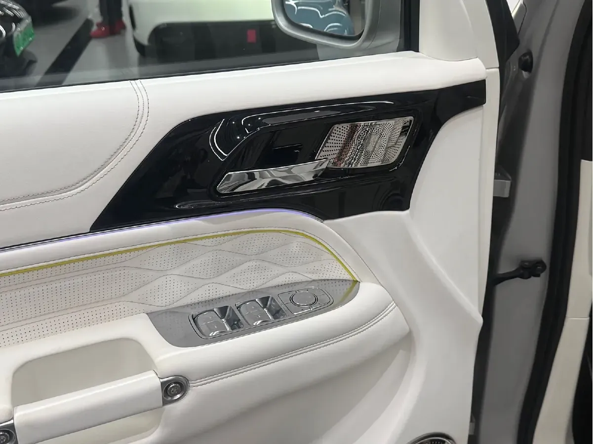 2021 Cyberspace 300 2.0T 227HP L4 8AT,autocango,china used car exporter,china ev exporter,chinese used car exporter,chinese used ev exporter