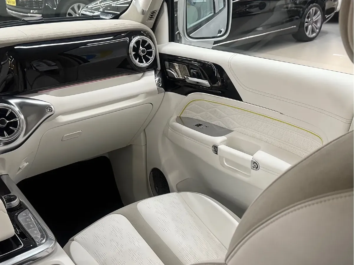 2021 Cyberspace 300 2.0T 227HP L4 8AT,autocango,china used car exporter,china ev exporter,chinese used car exporter,chinese used ev exporter