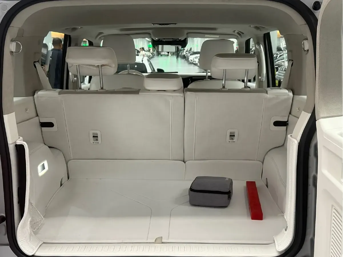 2021 Cyberspace 300 2.0T 227HP L4 8AT,autocango,china used car exporter,china ev exporter,chinese used car exporter,chinese used ev exporter