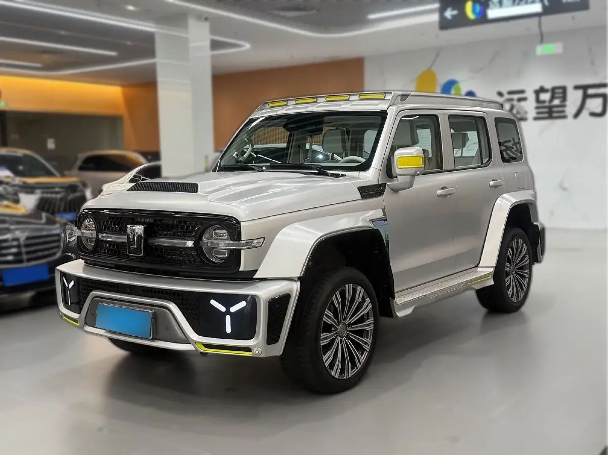 2021 Cyberspace 300 2.0T 227HP L4 8AT