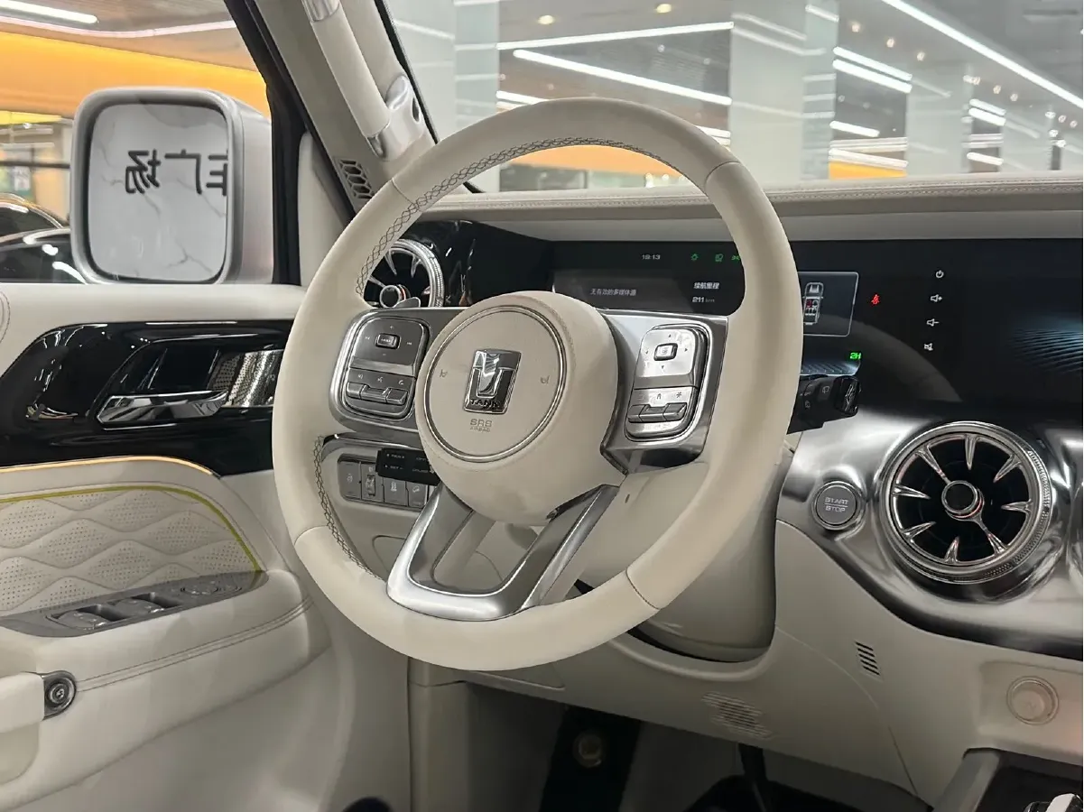 2021 Cyberspace 300 2.0T 227HP L4 8AT,autocango,china used car exporter,china ev exporter,chinese used car exporter,chinese used ev exporter