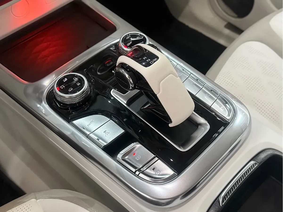 2021 Cyberspace 300 2.0T 227HP L4 8AT,autocango,china used car exporter,china ev exporter,chinese used car exporter,chinese used ev exporter