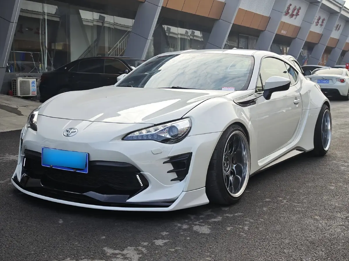 2017 Toyota 86 2.0L 200HP H4 6MT