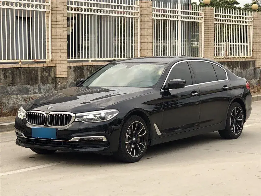 2018 BMW 5 Series 2.0T 252HP L4 8AT