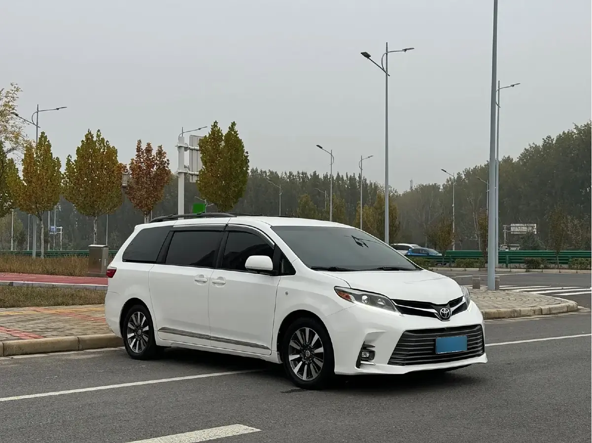 2011 Toyota Sienna 3.5L 269HP V6 6AT