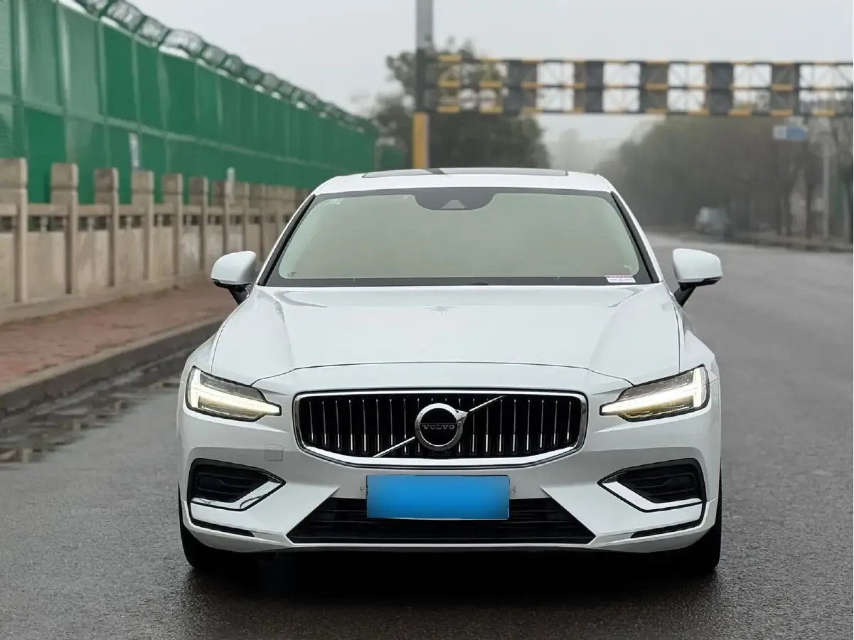 2020 Volvo S60 2.0T 163HP L4 8AT