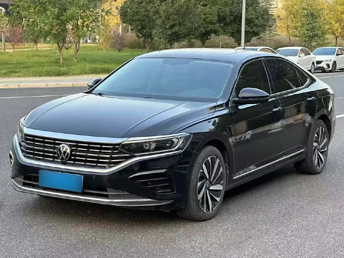 2022 Volkswagen Passat 2.0T 186HP L4 7DCT