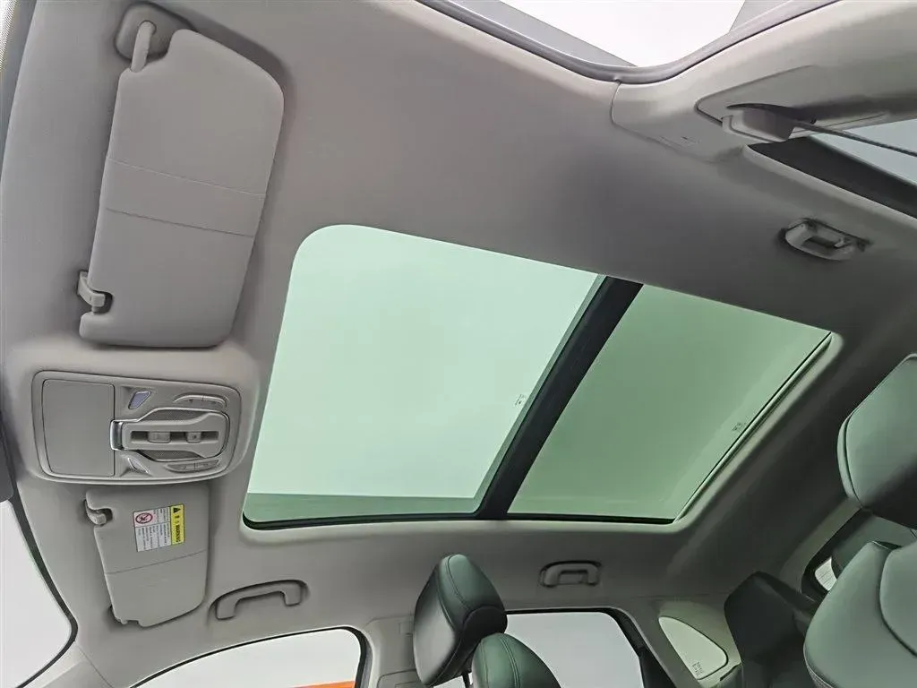 2021 Rising Auto MARVEL R 2AT BEV 69.9KWH,autocango,china used car exporter,china ev exporter,chinese used car exporter,chinese used ev exporter