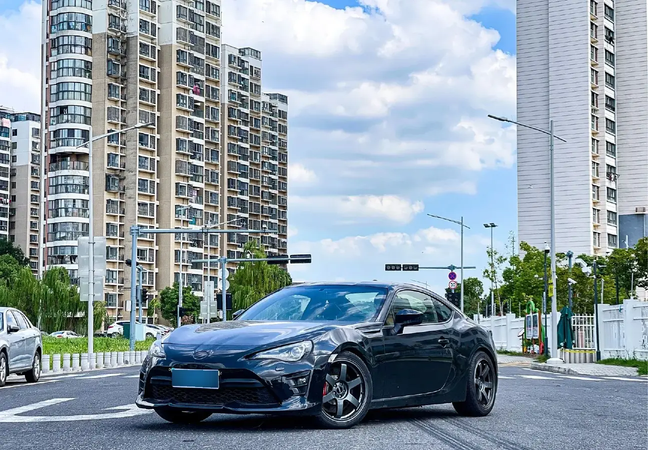 2013 Subaru BRZ 2.0L 200HP H4 6MT