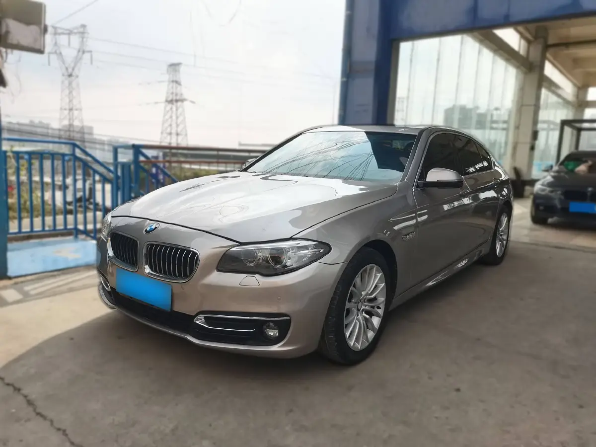 2017 BMW 5 Series 2.0T 218HP L4 8AT