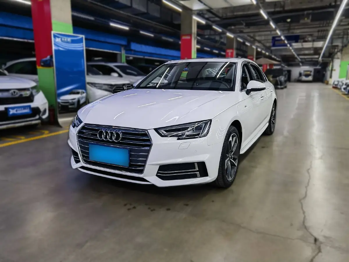 2017 Audi A4L 2.0T 252HP L4 7DCT