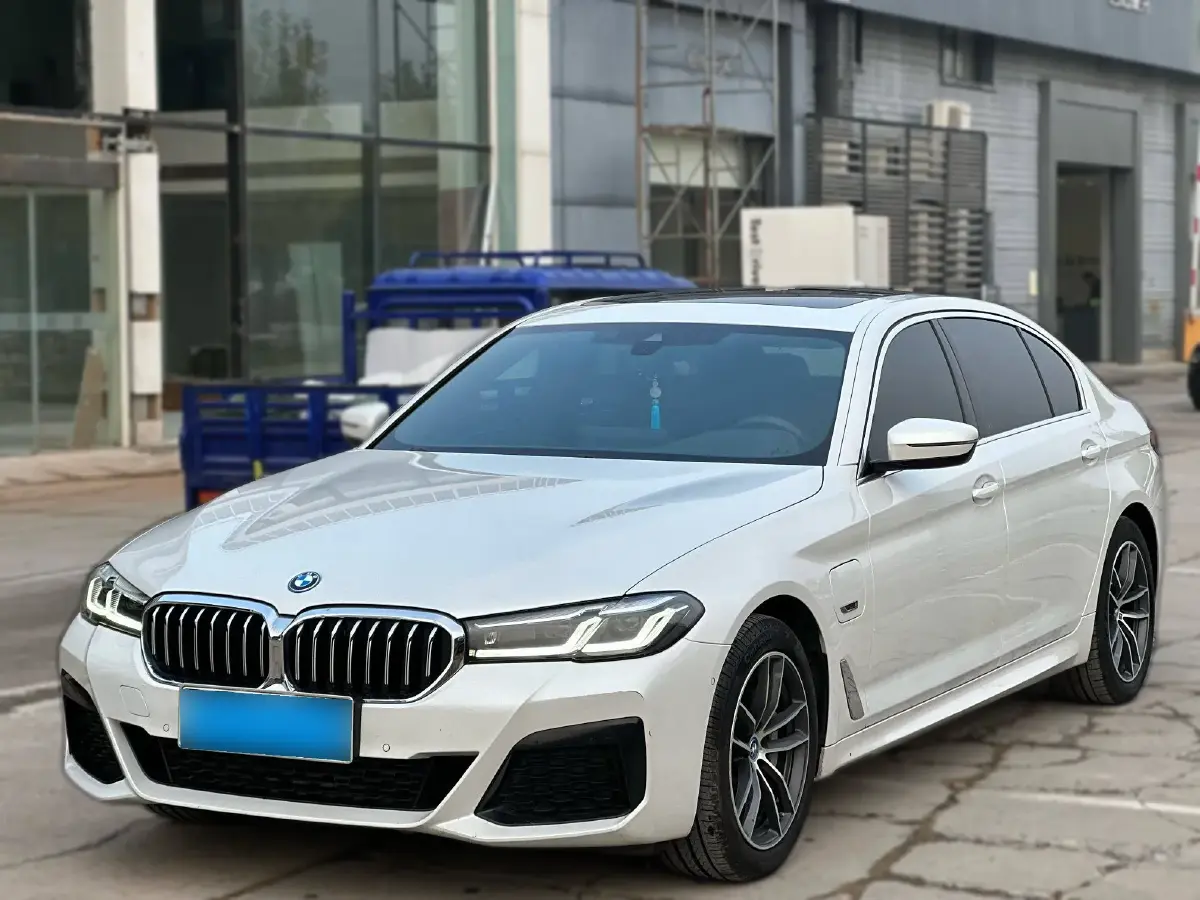 2022 BMW 5 Series 2.0T 184HP L4 8AT PHEV 17.7KWH
