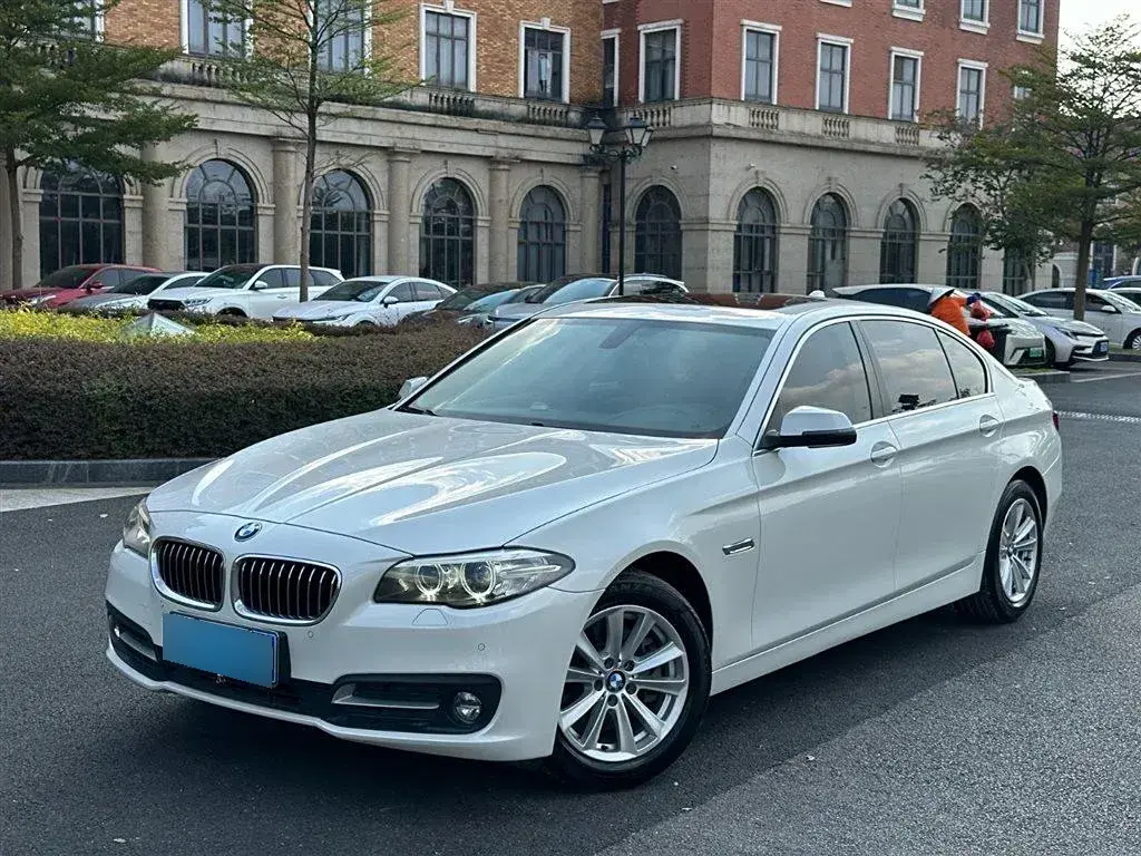 2017 BMW 5 Series 2.0T 184HP L4 8AT