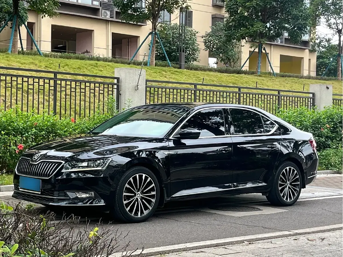 2016 Skoda Superb 1.8T 180HP L4 7DCT