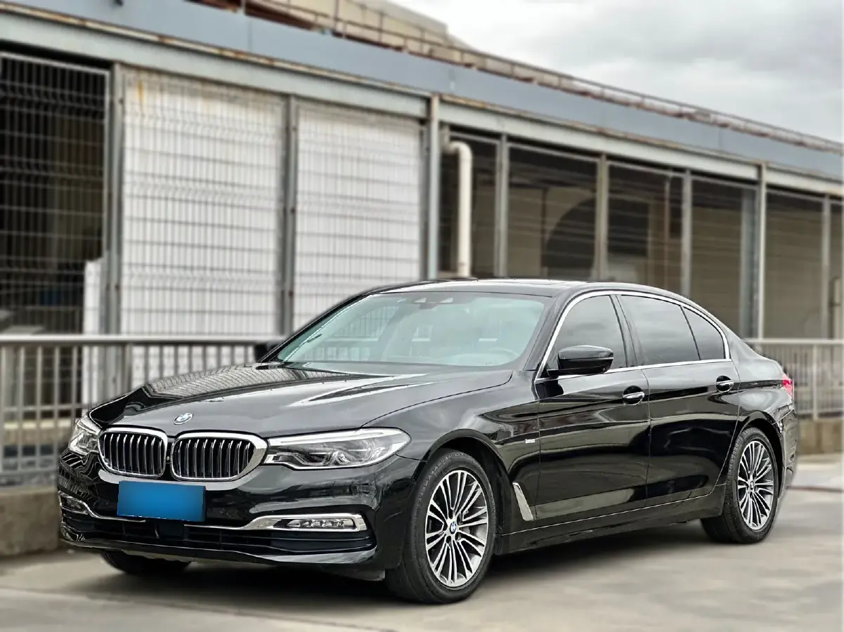 2018 BMW 5 Series 3.0T 340HP L6 8AT