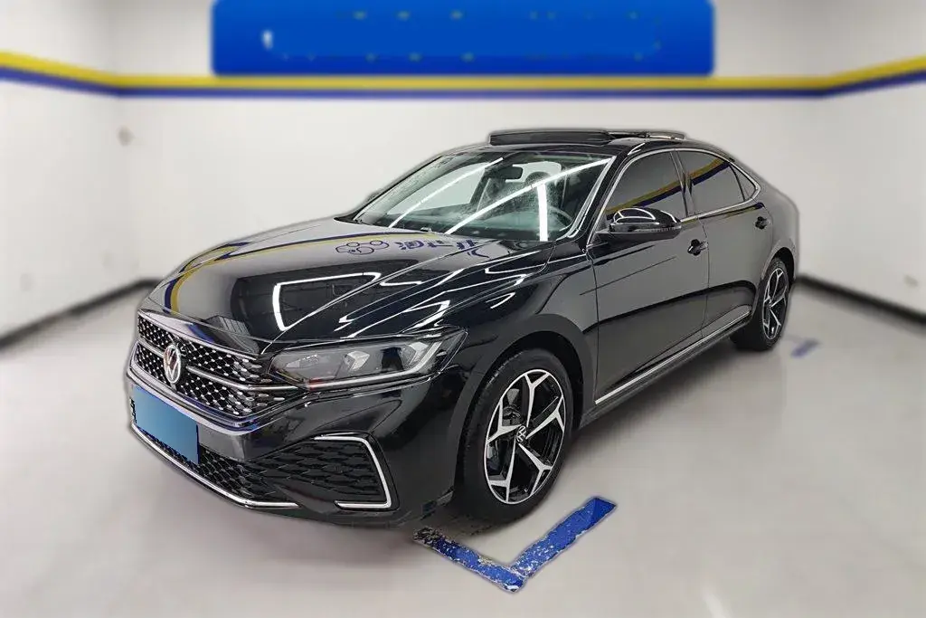 2023 Volkswagen Passat 2.0T 186HP L4 7DCT