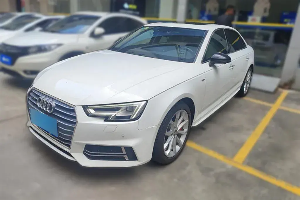 2018 Audi A4L 2.0T 252HP L4 7DCT