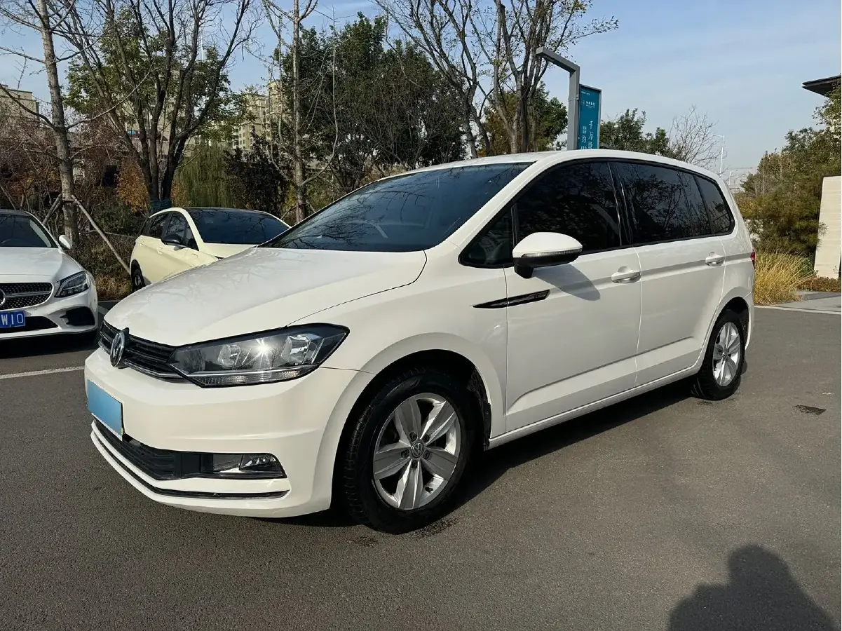2016 Volkswagen Touran 1.4T 150HP L4 5MT