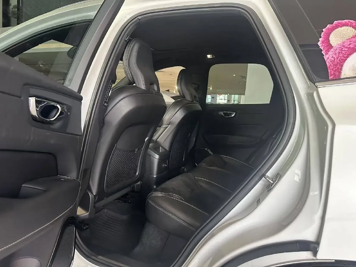 2019 Volvo XC60 PHEV 2.0T 320HP L4 8AT PHEV 10.1KWH,autocango,china used car exporter,china ev exporter,chinese used car exporter,chinese used ev exporter