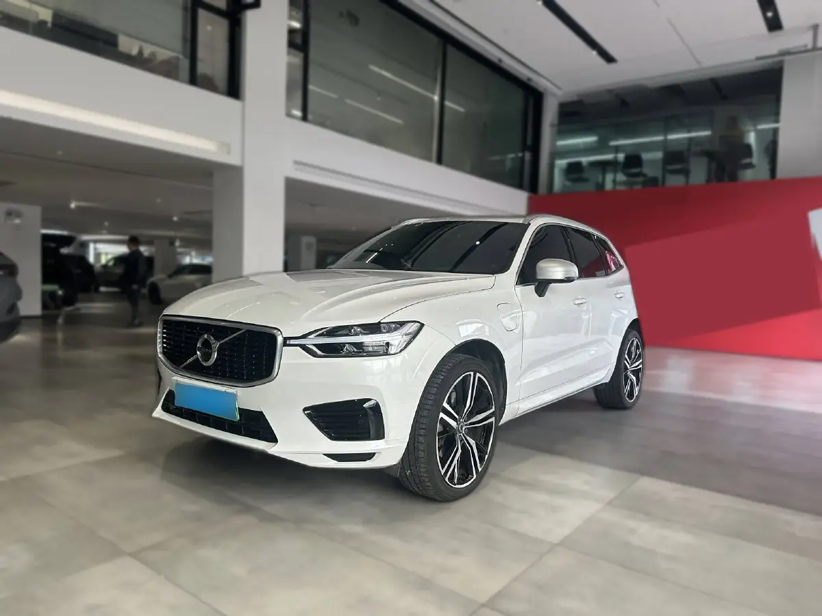 2019 Volvo XC60 PHEV 2.0T 320HP L4 8AT PHEV 10.1KWH