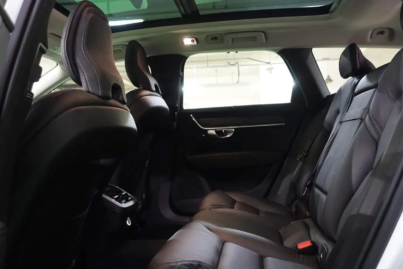 2019 Volvo V90 2.0T 254HP L4 8AT,autocango,china used car exporter,china ev exporter,chinese used car exporter,chinese used ev exporter