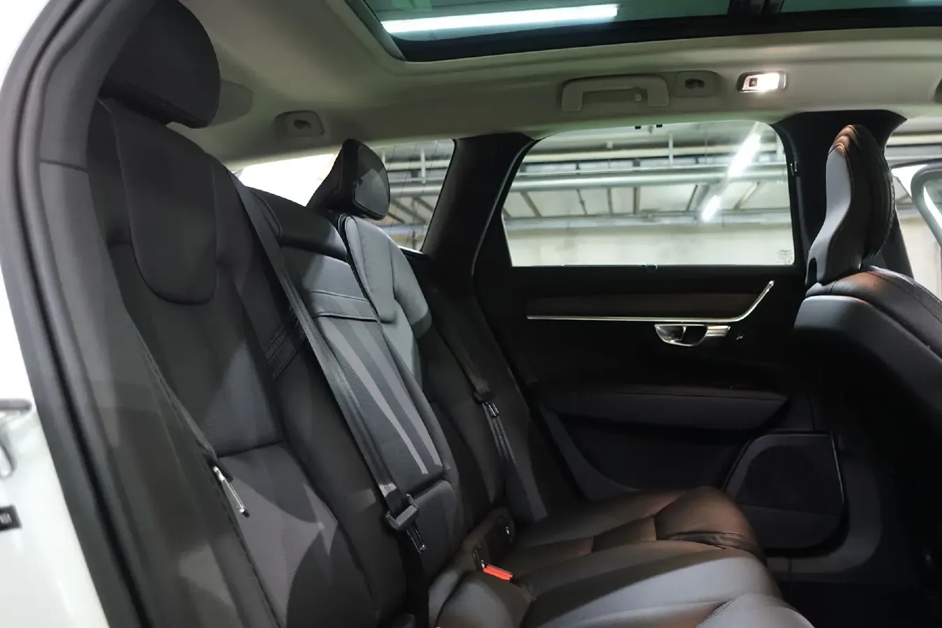 2019 Volvo V90 2.0T 254HP L4 8AT,autocango,china used car exporter,china ev exporter,chinese used car exporter,chinese used ev exporter