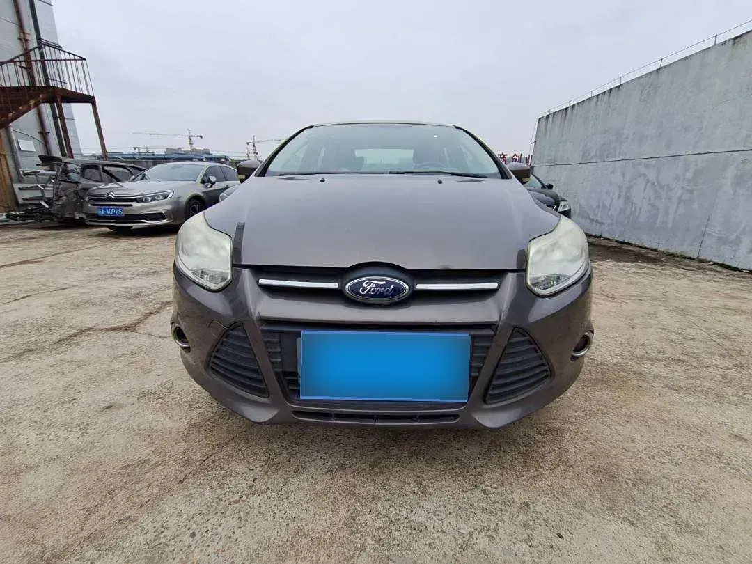 2012 Ford Focus 1.6L 125HP L4 5MT