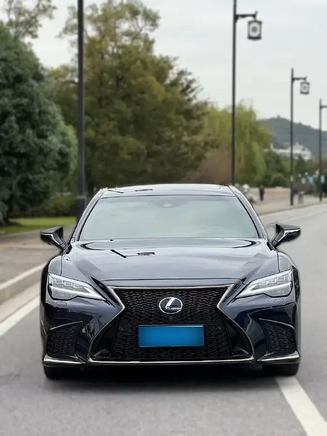 2021 Lexus LS 3.5L 299HP V6 E-CVT Hybrid