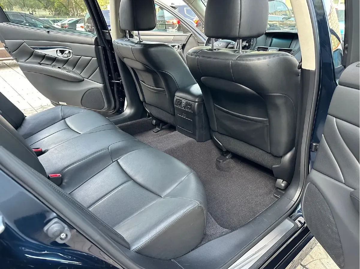 2017 Infiniti Q70 2.5L 222HP V6 7AT,autocango,china used car exporter,china ev exporter,chinese used car exporter,chinese used ev exporter