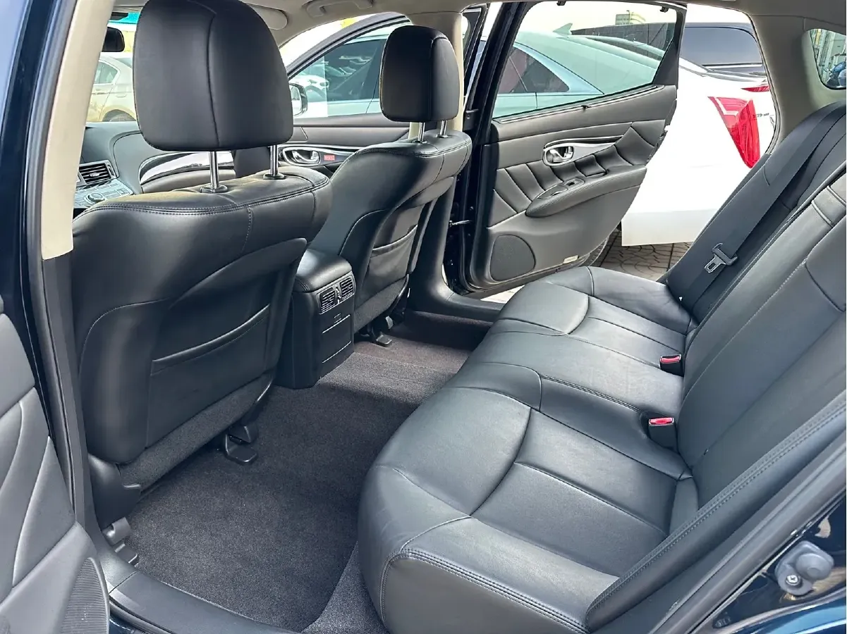 2017 Infiniti Q70 2.5L 222HP V6 7AT,autocango,china used car exporter,china ev exporter,chinese used car exporter,chinese used ev exporter