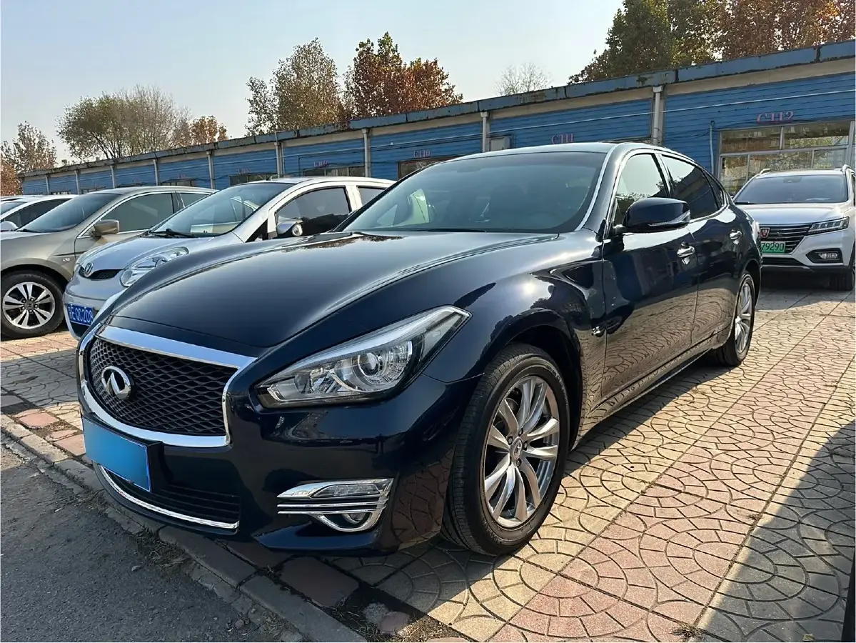 2017 Infiniti Q70 2.5L 222HP V6 7AT