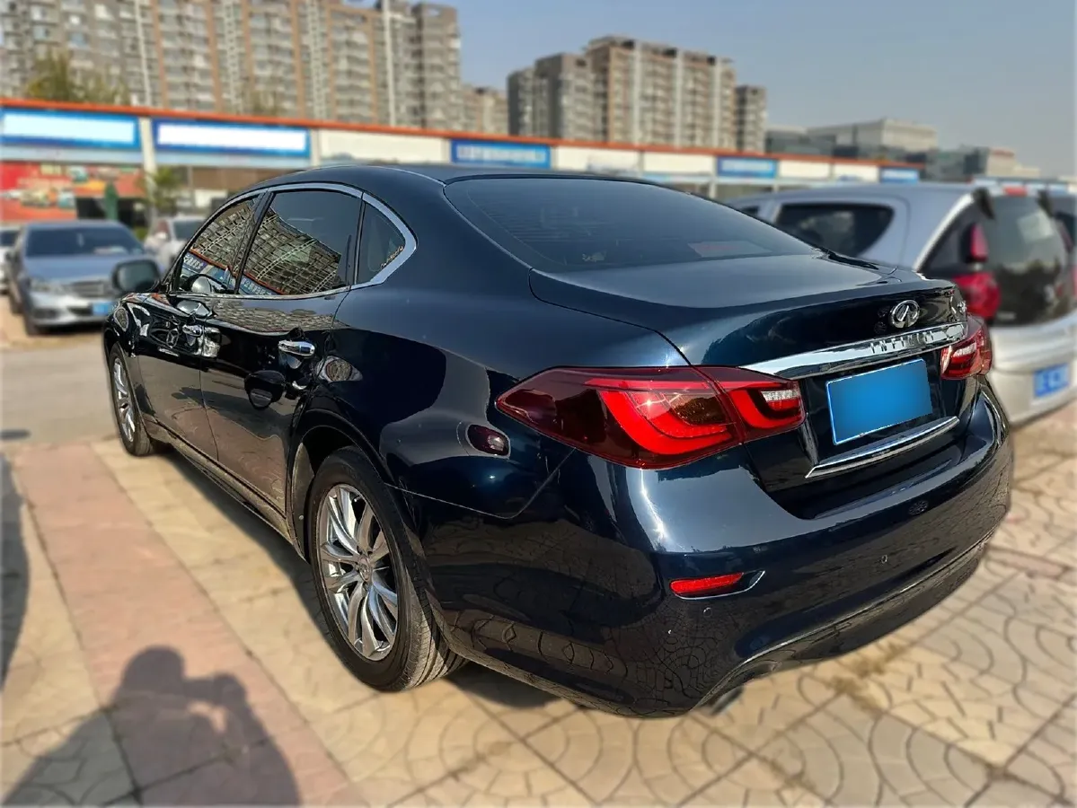 2017 Infiniti Q70 2.5L 222HP V6 7AT,autocango,china used car exporter,china ev exporter,chinese used car exporter,chinese used ev exporter
