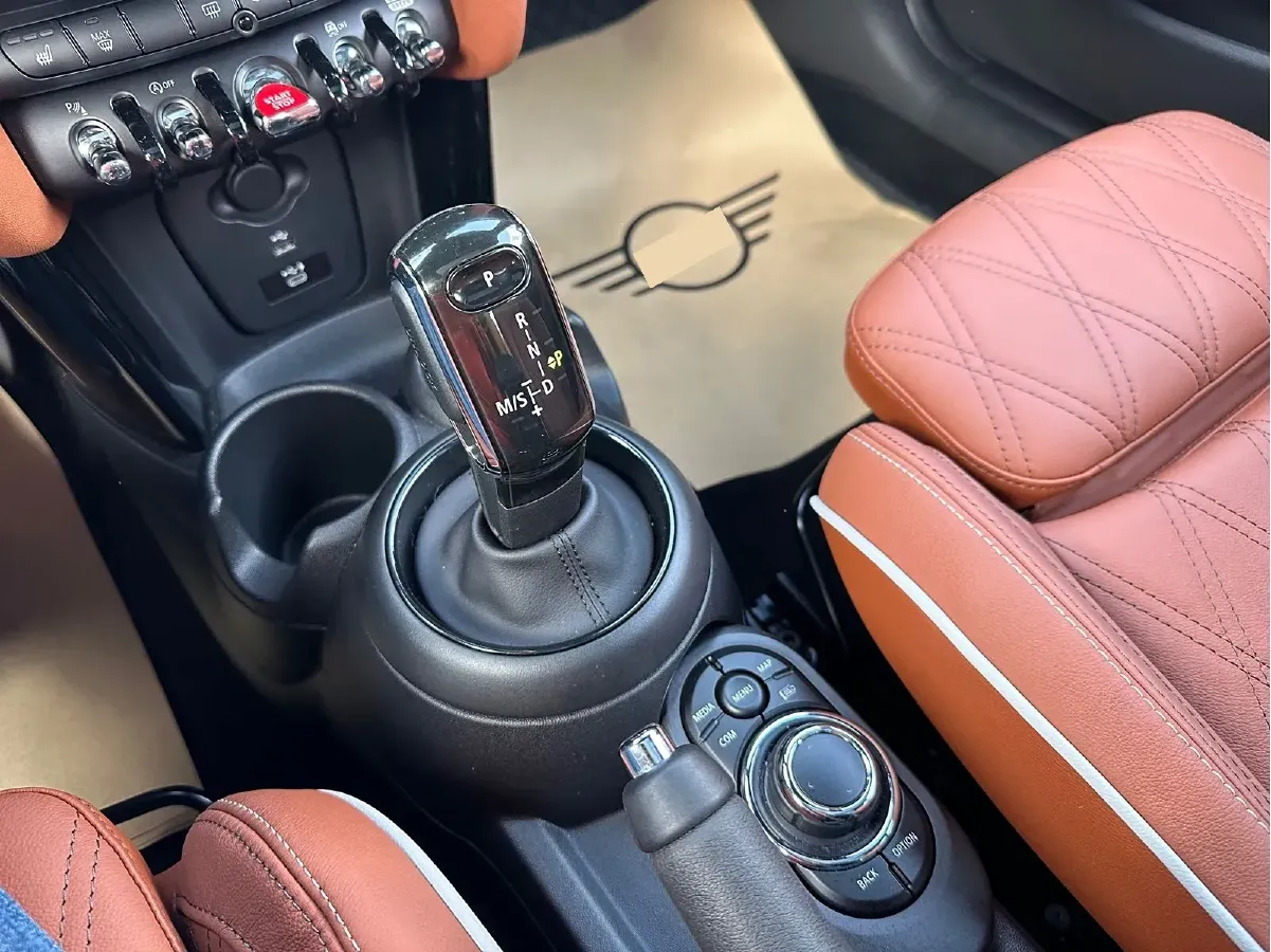 2023 MINI JCW 2.0T 231HP L4 8AT,autocango,china used car exporter,china ev exporter,chinese used car exporter,chinese used ev exporter