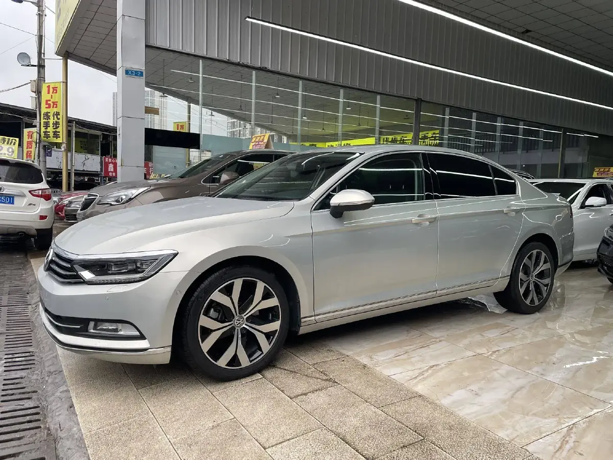 2018 Volkswagen Magotan 2.0T 220HP L4 7DCT