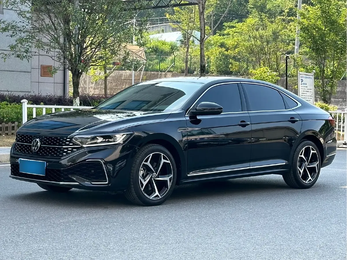 2023 Volkswagen Passat 2.0T 186HP L4 7DCT