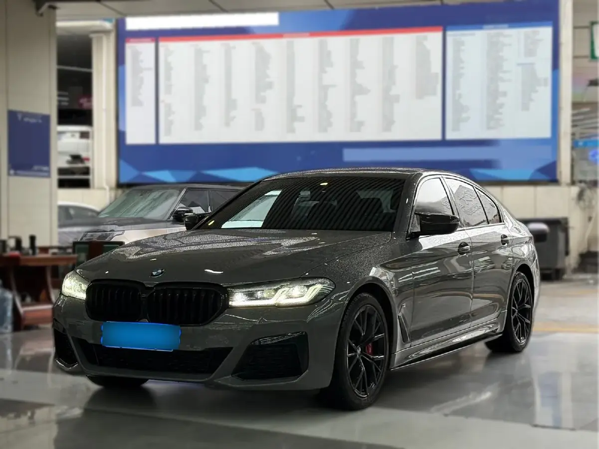 2022 BMW 5 Series 3.0T 340HP L6 8AT