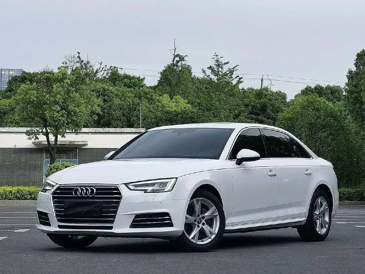 2017 Audi A4L 2.0T 190HP L4 7DCT