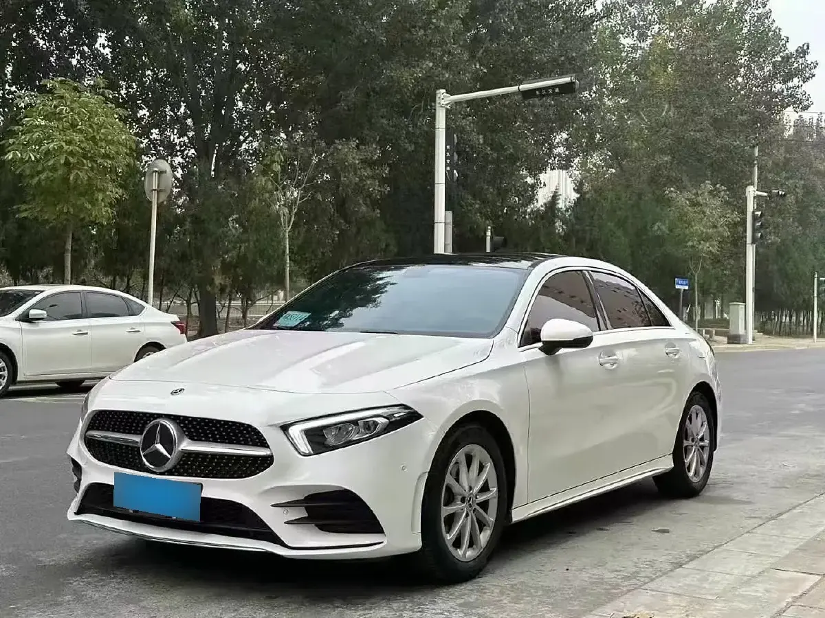 2019 Mercedes-Benz A Class 1.3T 163HP L4 7DCT