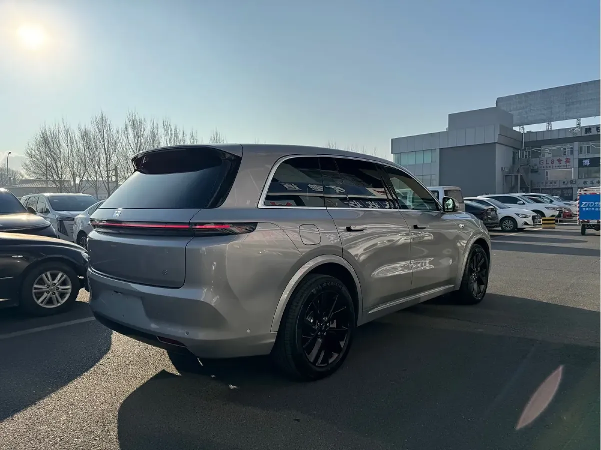 2023 Li L8 Range Extended 154HP REEV 40.9KWH,autocango,china used car exporter,china ev exporter,chinese used car exporter,chinese used ev exporter