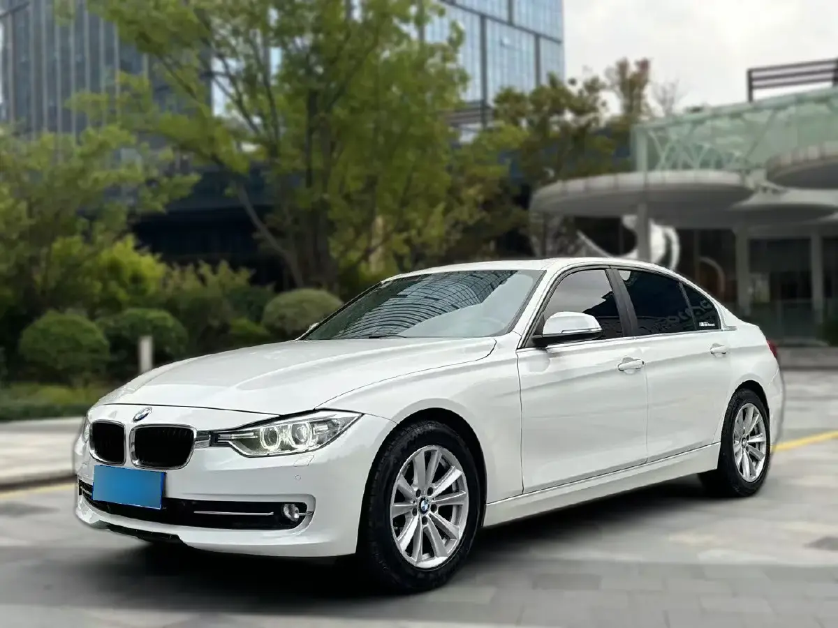 2013 BMW 3 Series 2.0T 184HP L4 8AT