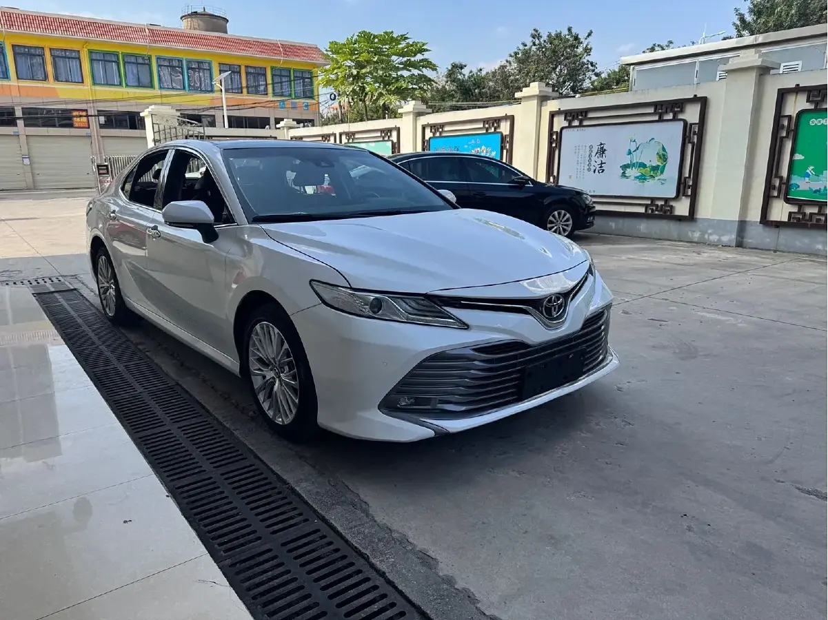 2019 Toyota Camry 2.5L 209HP L4 8AT