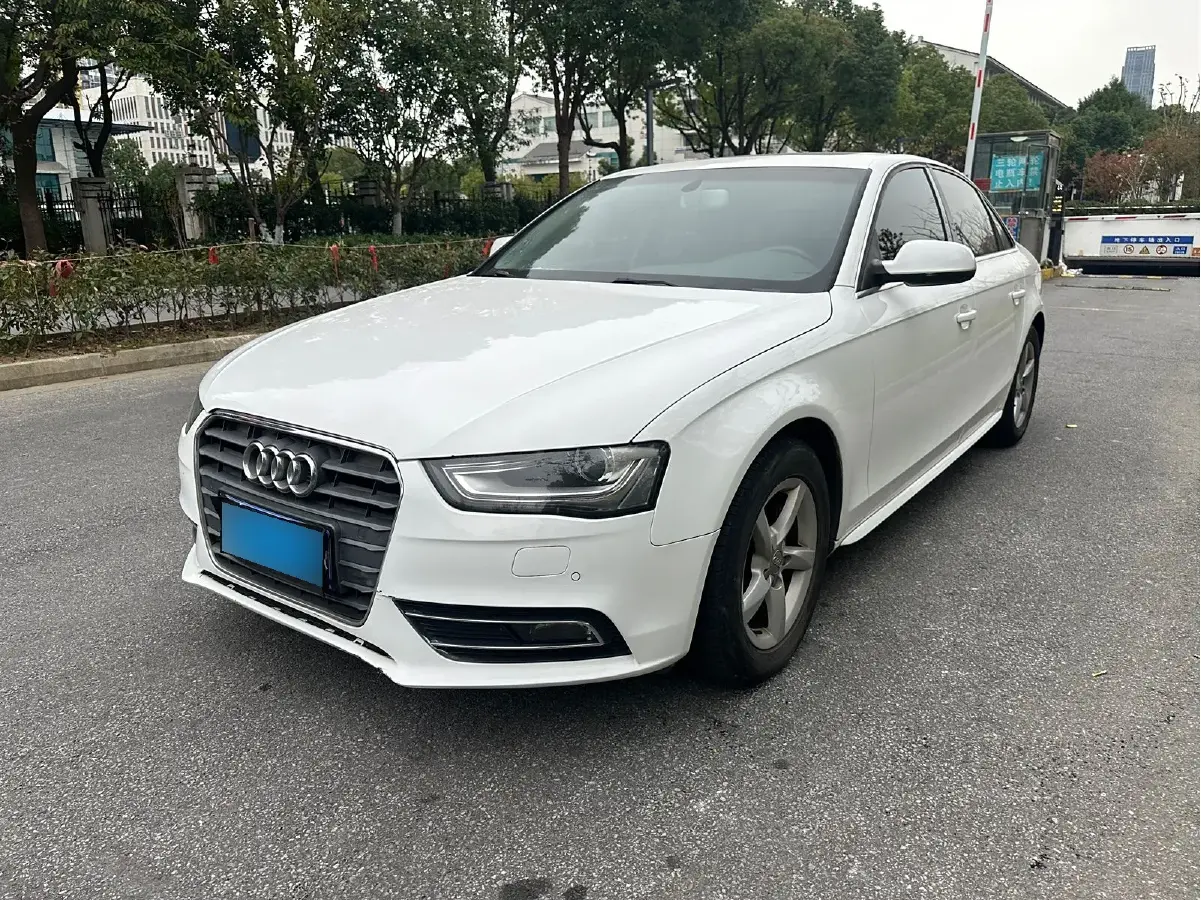 2015 Audi A4L 2.0T 180HP L4 CVT