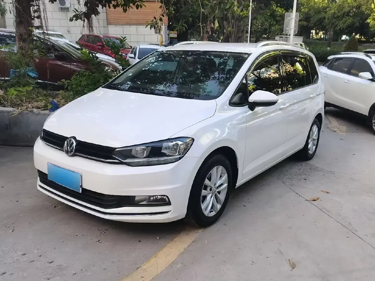 2016 Volkswagen Touran 1.4T 150HP L4 7DCT